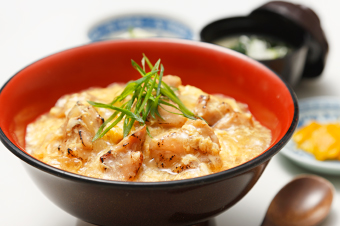 京風・焼き鳥屋さんの親子丼